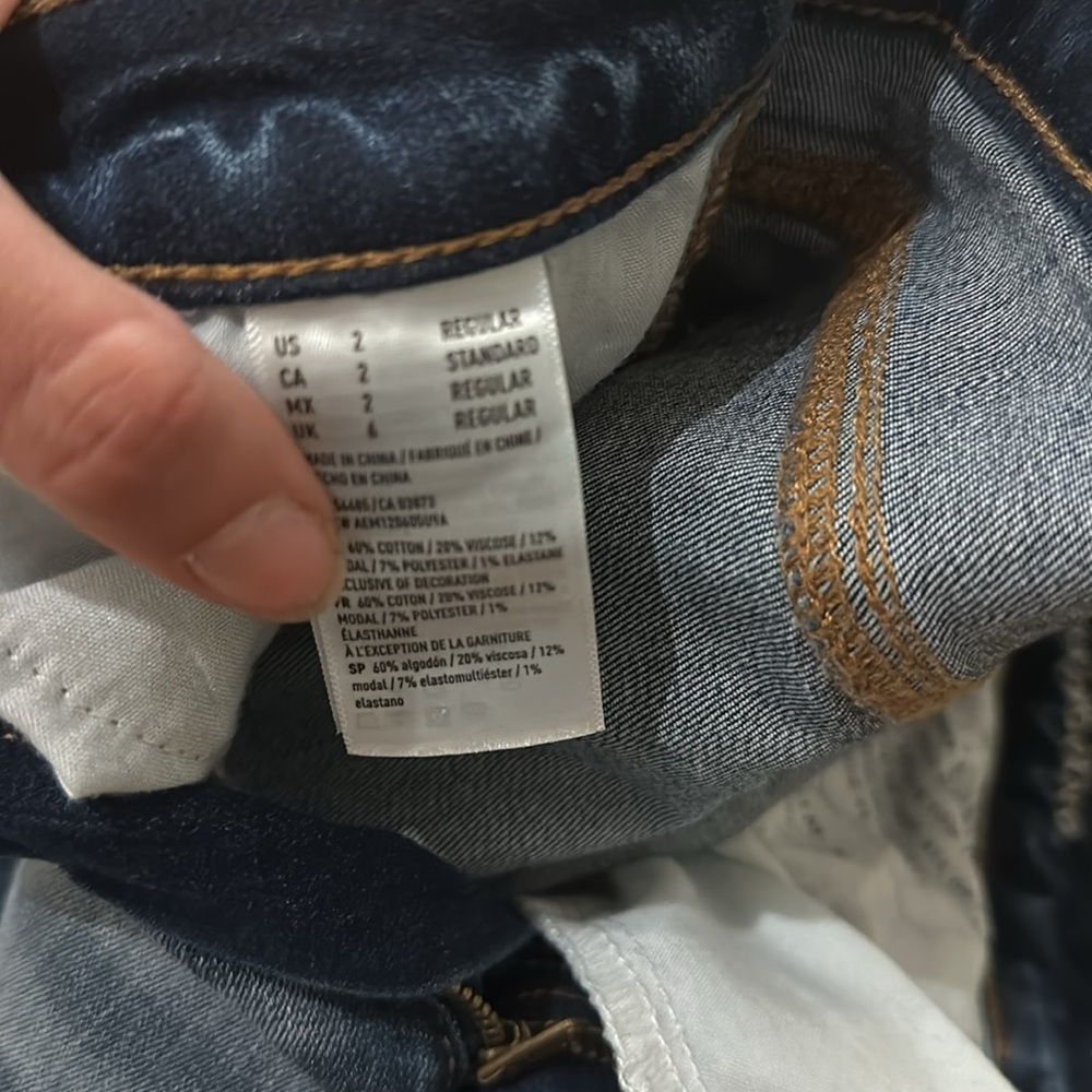 American Eagle- Super Hi-Rise Embroidered Denim - Picture 7 of 7